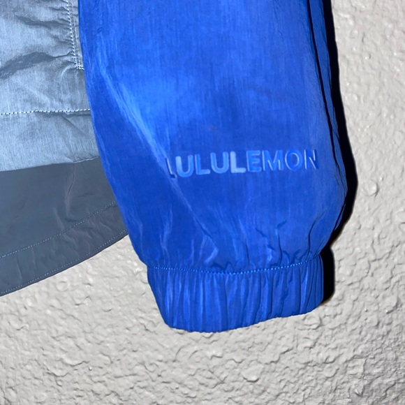 womens lululemon size 6 pull over comes with two zipper pockets & waist cinch - Picture 13 of 15